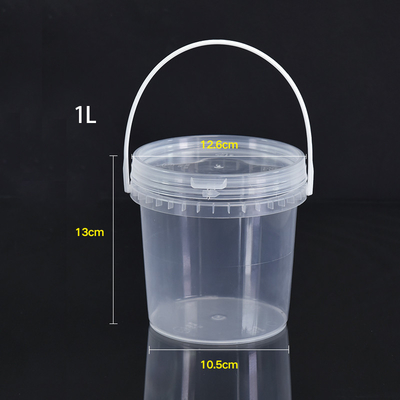 Un seau en plastique transparent de 1 litre avec couvercle à boucle pour les emballages alimentaires