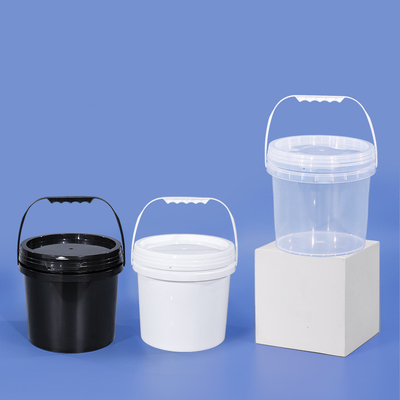 Un seau en plastique rond de 2L en PP avec un couvercle pour une glace au miel avec un logo personnalisé