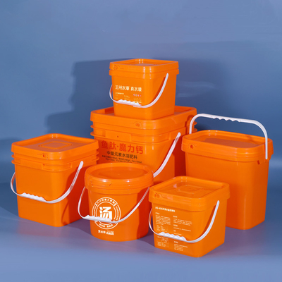 Un seau de glace en plastique acrylique de 8 litres de couleur blanche / jaune