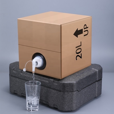 Container en jerry pliable et en semi-plastique pour un camping extérieur écologique