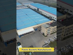 Un seau en plastique transparent de 1 litre avec couvercle à boucle pour les emballages alimentaires